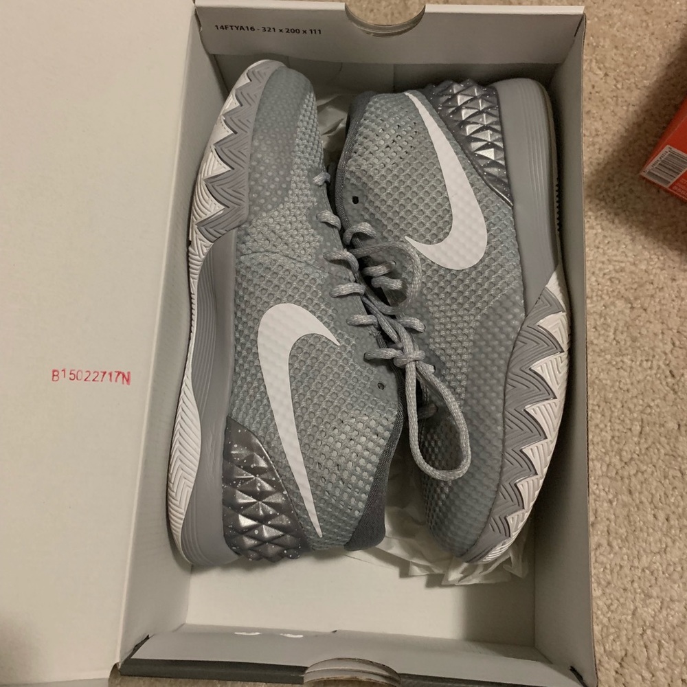 Kyrie 1 (GS)